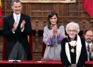 La poeta uruguaya Ida Vitale, recibió el Premio Cervantes en Madrid