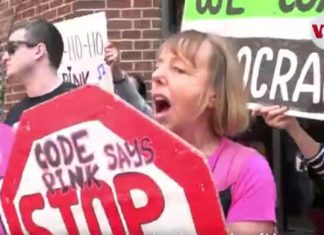 CodePink, el grupo financiado por el chavismo invadió la embajada de Venezuela en EEUU