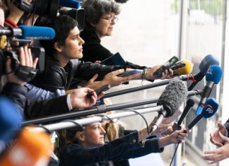 Casado a Sánchez: “no se puede estar con los proetarras y al mismo tiempo pedir que el PP se abstenga en su investidura”