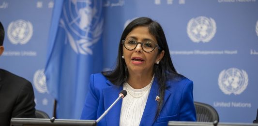 Delcy Rodríguez participa en La Haya en defensa del Esequibo pese a seguir sancionada por la Unión Europea