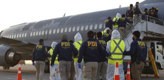 Chile expulsa a 56 extranjeros de Bolivia, Ecuador y Colombia por ingreso irregular y delitos de robo y narcotráfico