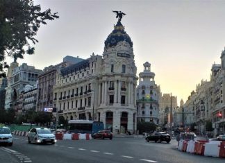 Más de 1,17 millones de personas solicitan la regularización en España y cerca de 160.000 ya impulsan el empleo formal