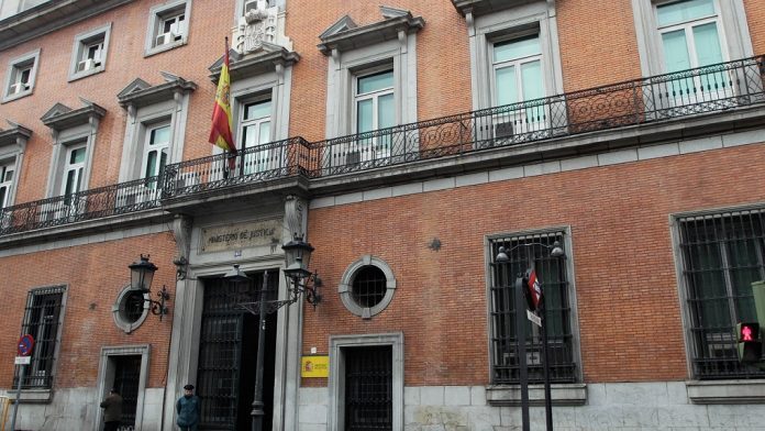 1292428830190-696x392