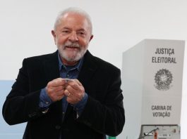 Tramas de presunta corrupción y tráfico de influencias de gente de su confianza complican a Lula da Silva en plena campaña de reelección
