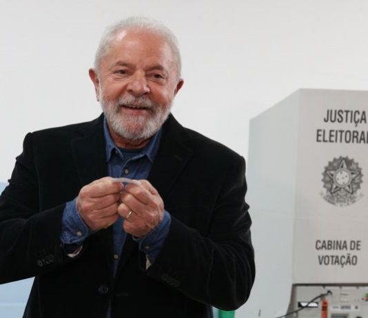 Tramas de presunta corrupción y tráfico de influencias de gente de su confianza complican a Lula da Silva en plena campaña de reelección