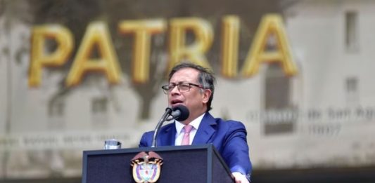 Las paradojas de Petro: de condenar los golpes de Estado a poner en peligro la democracia en Colombia