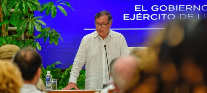 230706-Presidente-Petro-firmo-Decreto-que-ordena-cese-al-fuego-1280