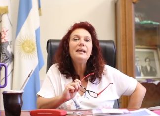 El gobierno argentino en medio de la crisis vive en otro mundo: declaran de interés a una murga, un libro y un álbum de figuritas