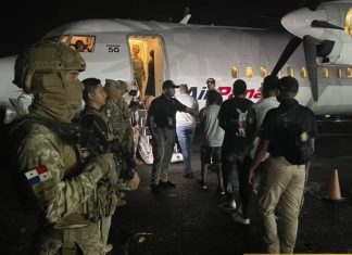 Gobierno de Panamá deporta a 30 ciudadanos ecuatorianos que ingresaron de manera irregular al país
