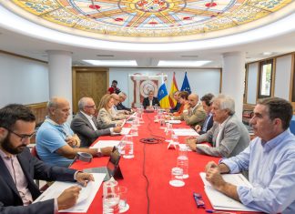 Gobierno de Canarias desbordado por llegada de menores inmigrantes exige a Pedro Sánchez que el Estado asuma “sus obligaciones en materia migratoria”