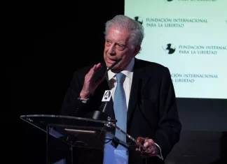 El novelista y premio Nobel Mario Vargas Llosa falleció a los 89 años en Lima