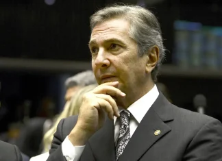 Juez de Brasil autoriza al ex presidente Fernando Collor a cumplir condena de 8 años y 10 meses en su domicilio