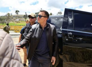 Presidente de Ecuador, Daniel Noboa, resulta ileso luego de intento de asesinato en su contra: atacaron con disparos y piedras el vehículo en el que se trasladaba