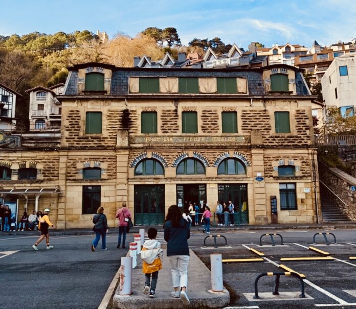 62fb5d2c-9644-4858-9bfe-08abcae8ed22