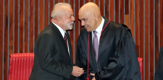 Escalada de tensión en Brasil: El Gobierno de Lula revoca la visa al asesor de Trump y el cuestionado juez Alexandre de Moraes impide que visite a Bolsonaro