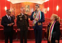 Maduro se inventa un premio; “Arquitecto de la Paz” para no ser menos que María Corina Machado (Video)