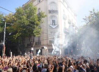 Cristina Kirchner y la farsa del balcón: el ocaso de una impunidad obscena