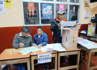 Perú decide prolongar por un día elecciones presidenciales en 211 mesas afectadas por irregularidades (Video)