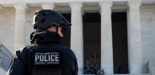 Caos y disparos cerca de la Casa Blanca: abatido un hombre armado frente al complejo presidencial