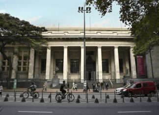 La Biblioteca Nacional de Uruguay y el “error de comunicación”: cuando la política juega a la ficción