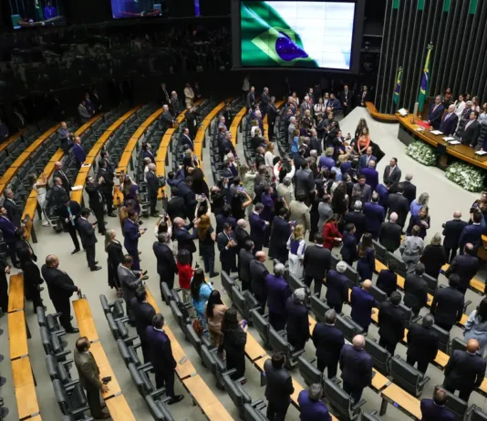 Tensión de poderes en Brasil: El Congreso defiende la Ley de Sentencias frente a la suspensión ordenada por el juez Alexandre de Moraes