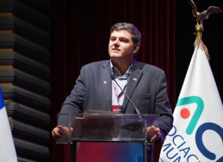 Alcaldes de todo Chile cierran encuentro con defensa del Fondo Común Municipal y rechazo a ajustes presupuestarios