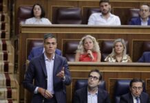 Pedro Sánchez se victimiza en el Congreso ante la corrupción que asedia al PSOE y a su familia: “No sabía nada”
