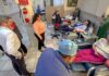Bolivia: Bloqueos “evistas” provocan desabastecimiento de medicamentos y suspenden cirugías por falta de oxígeno; embajadores de la UE donan sangre