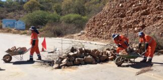 Ejecutan plan de limpieza y reconstrucción de carreteras tras disminución de bloqueos en Bolivia