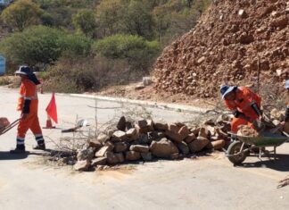 Ejecutan plan de limpieza y reconstrucción de carreteras tras disminución de bloqueos en Bolivia