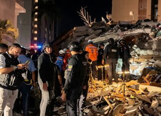 VENEZUELA | Dos potentes terremotos de magnitud 7.2 y 7.5 sacuden las afueras de Caracas: buscan sobrevivientes en los escombros (Videos)