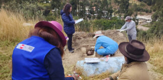 Fiscalía de Perú recupera los restos de cinco personas asesinadas en 1984 por Sendero Luminoso