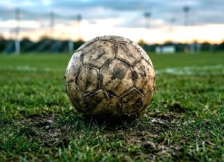 La gran diferencia en el fútbol: ¿Camisetas con alma o peinados para la foto?