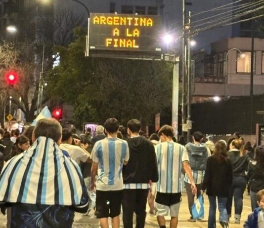 ¡A la final! Argentina es una fiesta nacional y buscará la gloria ante España, mientras Inglaterra se hunde en el llanto (Fotos y video)