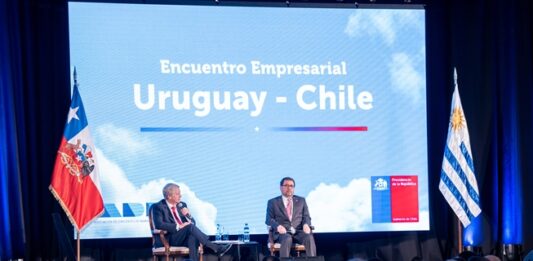 Kast invita al empresariado uruguayo a invertir en Chile y presenta su plan para reactivar la economía