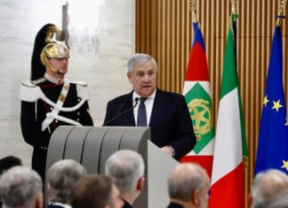 Italia atribuye a la regularización de Pedro Sánchez la crisis en Ceuta, rechaza tensiones con España y justifica control fronterizo por la amenaza terrorista