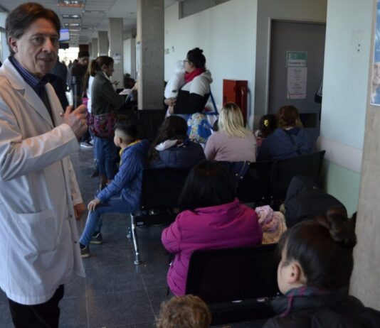 Argentina reglamenta el cobro de atención médica en hospitales públicos que dejará de ser gratuita para extranjeros no residentes en el país