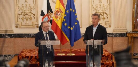 El PP exige la devolución inmediata de todos los migrantes ilegales llegados a Ceuta y tilda la situación de “invasión”, mientras Pedro Sánchez sigue de vacaciones
