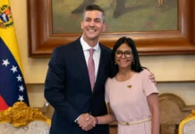 Contradicción diplomática: Santiago Peña se reúne con Delcy Rodríguez de un gobierno de facto que Paraguay no reconoció