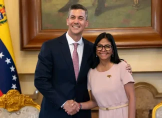 Contradicción diplomática: Santiago Peña se reúne con Delcy Rodríguez de un gobierno de facto que Paraguay no reconoció