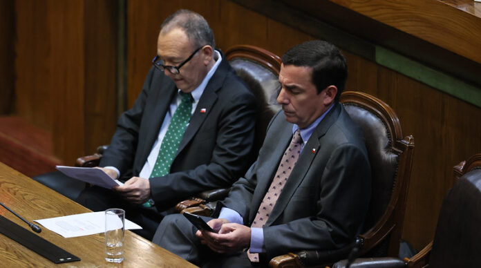 Ministros-Fernando-Rabat-y-Jose-Garcia-Ruminot-en-debate-del-proyecto-de-detencion-para-expulsiones-administrativas