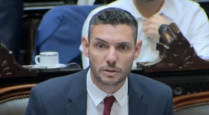 Memoria selectiva y tutela anacrónica del diputado Damián Arabia: cuando el nacionalismo argentino olvida la historia
