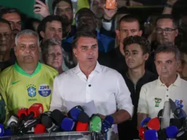 Tensión institucional en Brasil: Flávio Bolsonaro exigirá la anulación de los comicios tras la extensión ilegal del sufragio dispuesta por el STF