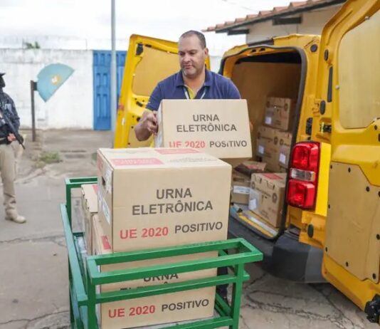 Casi 160 millones de brasileños votan este domingo para elegir presidente y parlamentarios en reñida contienda electoral