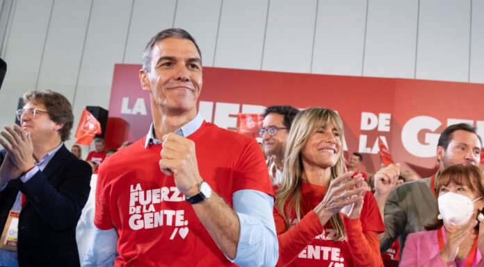 Pedro; todo se derrumba a alrededor del gobierno, pero tú sólo bailas… (Video)