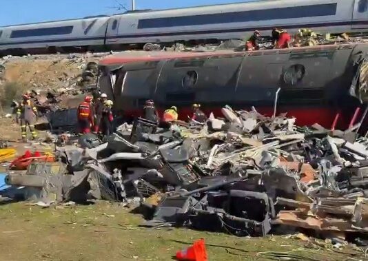 Tragedia ferroviaria en Toledo: ascienden a 68 los muertos en el choque entre un tren AVE y un Iryo y fallece exministra de Trabajo (Video)
