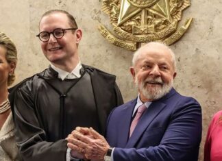 El Tribunal Superior Electoral desacredita al juez Zanin tras imponer una prórroga ilegal para votar fuera de horario y le acusan de favorecer a Lula