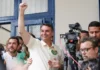 Flávio Bolsonaro da la sorpresa, gana la primera vuelta en Brasil y frena el avance de Lula